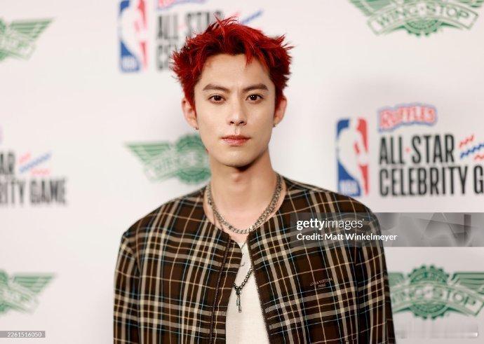 王鹤棣G社出图  王鹤棣又去NBA名人赛，不愧是王不修，G社出图太能打了 