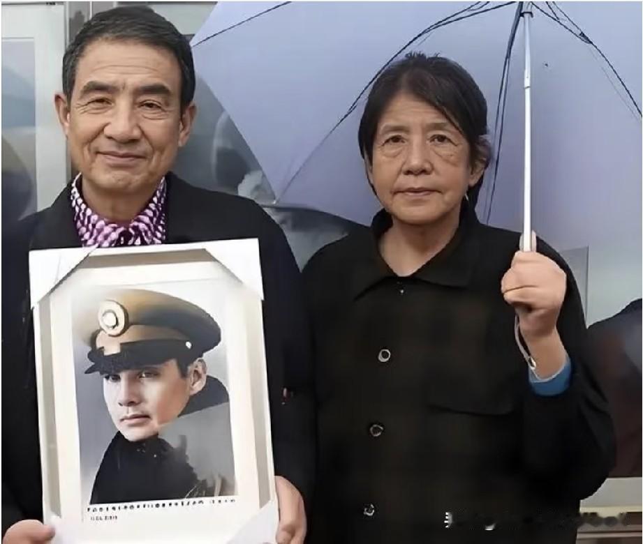 同父异母的姐弟二人一同缅怀父亲，他们是如何看待张灵甫跌宕起伏的一生？