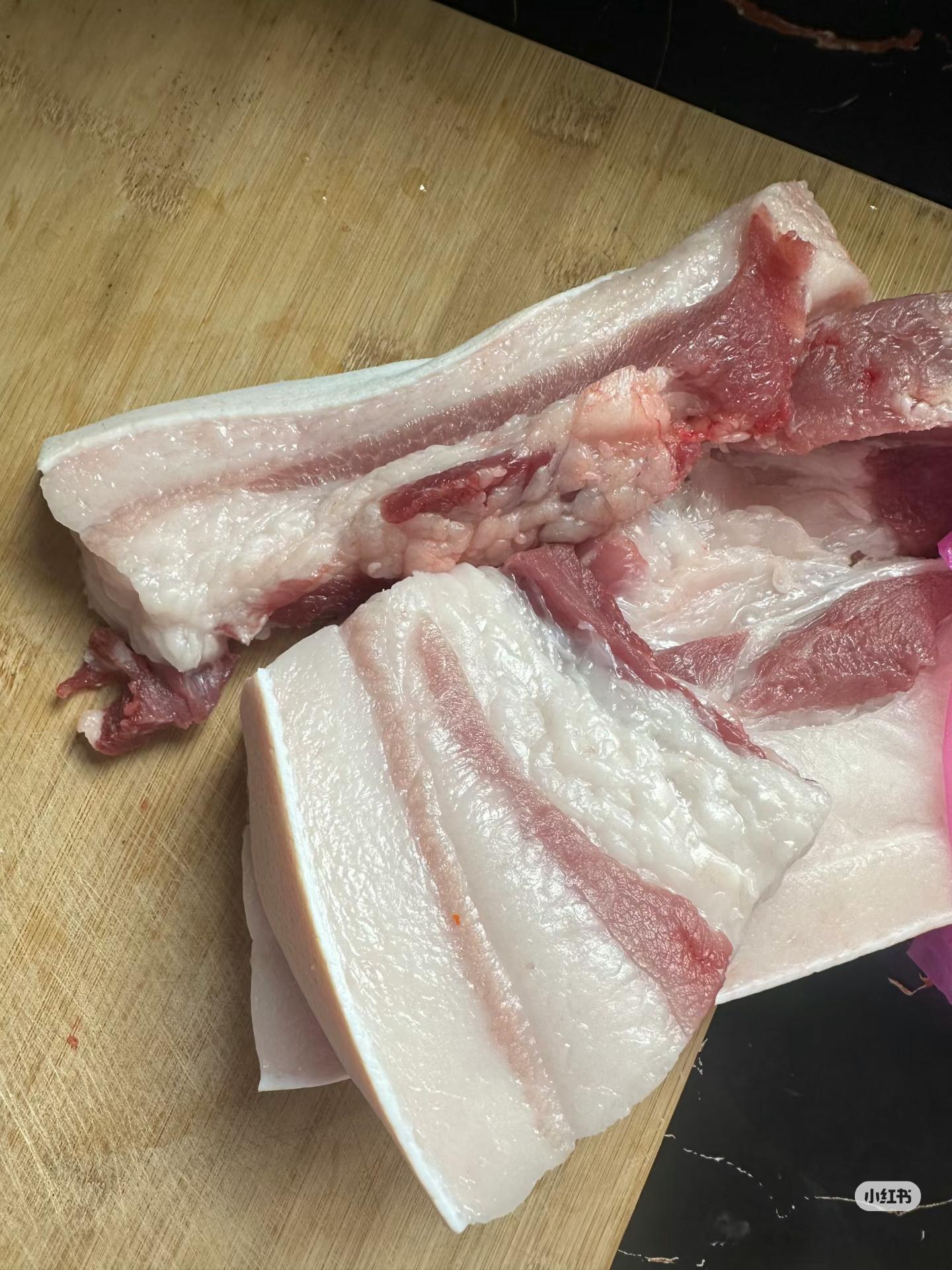 每天在社交平台搜索“如何能在上海买到正宗大肥猪猪肉”“如何能在上海买到肥猪猪肉”