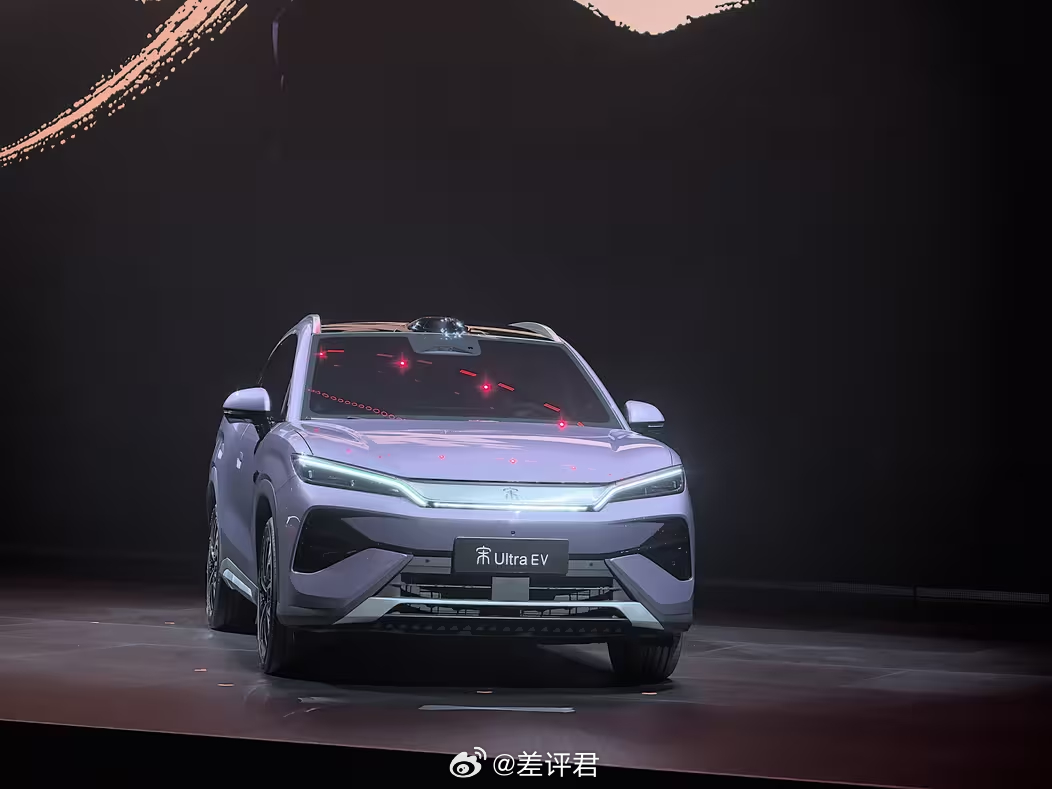 #差评说车# 比亚迪发布会上的部分新车。有常规年款：Z9 GT、仰望U8、U8L