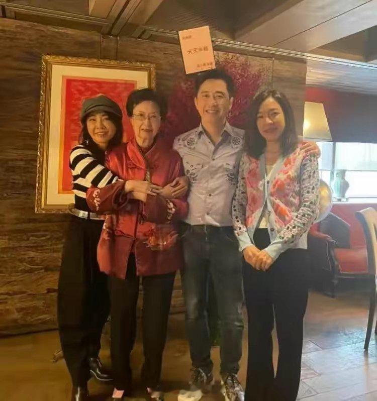 63岁的庾澄庆已经再婚8年，第二任妻子为他生了一男一女。关于离婚，彼此陪伴的23