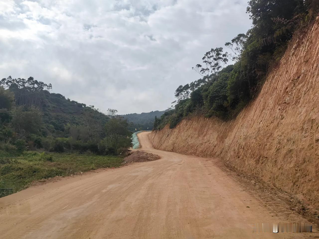 新丰环圩路，路大视野好，大大缓解春节交通压力…村路