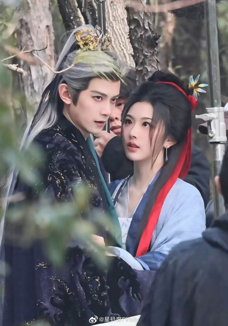 邓凯回应孔雪儿是自己的偶像叫雪儿姐姐 叫完还咳咳两声 行你小子行！豹猫求二搭 