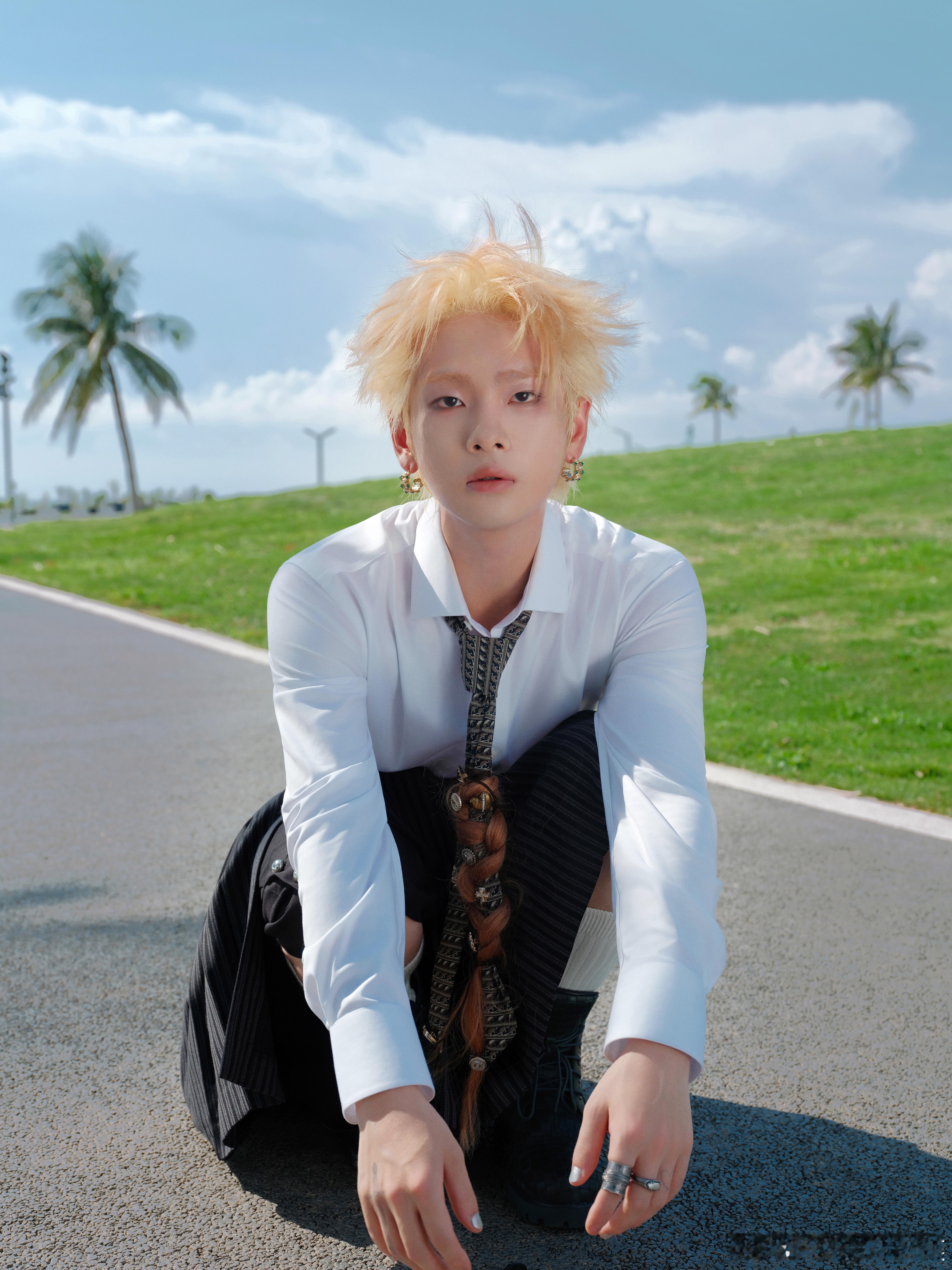 周震南老鼠干在蘑菇屋干上活了 周震南的抽象谁来管管！老鼠干都能在蘑菇屋打工，没开