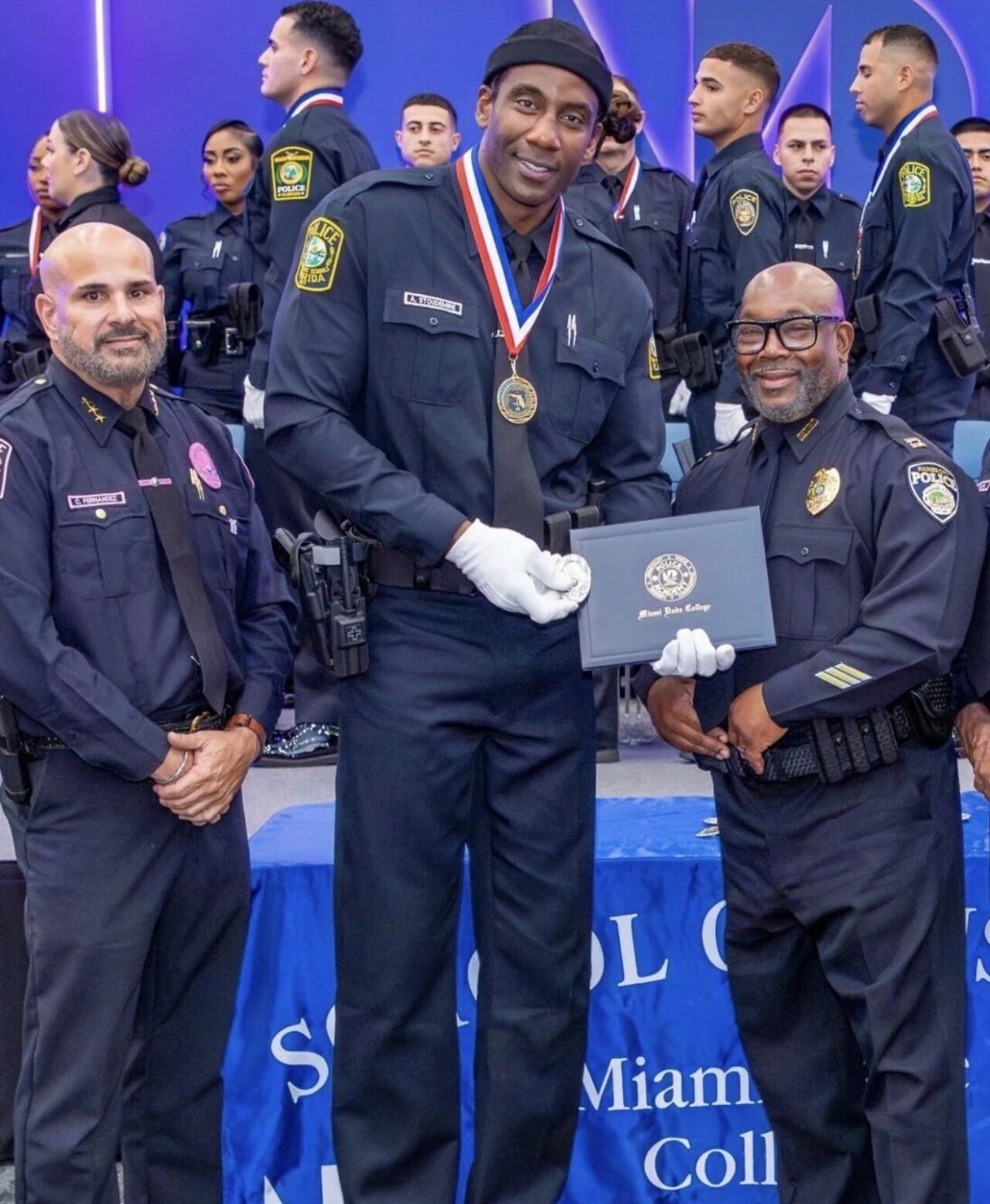 NBA 姚明 NBA “一生的对手” 当警察了！北京时间 10 月 15 日，多