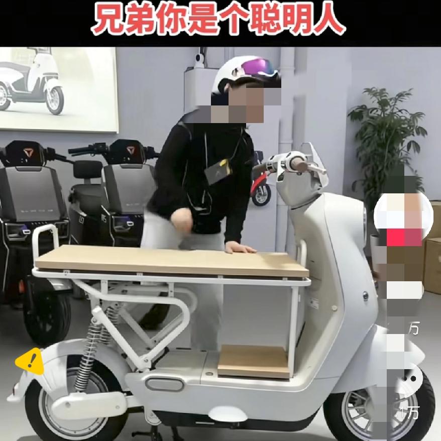 这下惊呆了。
​​不止电动车厂家没想到
​​就连卖车也没想到，新国标电动车居然还