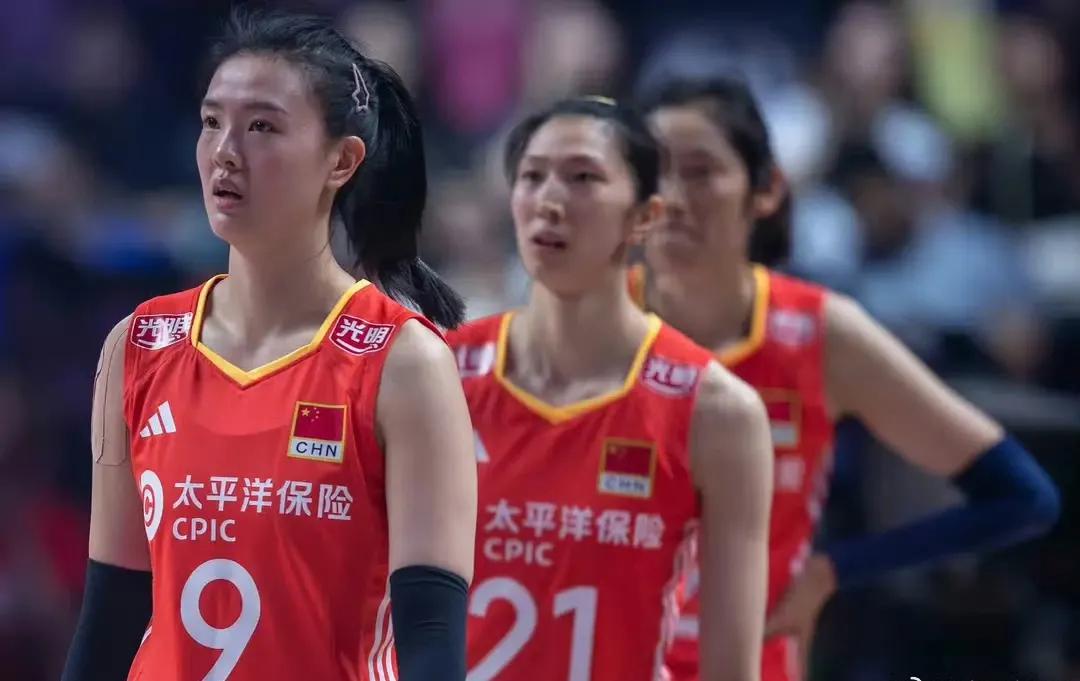 0-3，不出所料，中国女排输给了意大利。客观说，前两局中国女排表现尚可，精神面貌