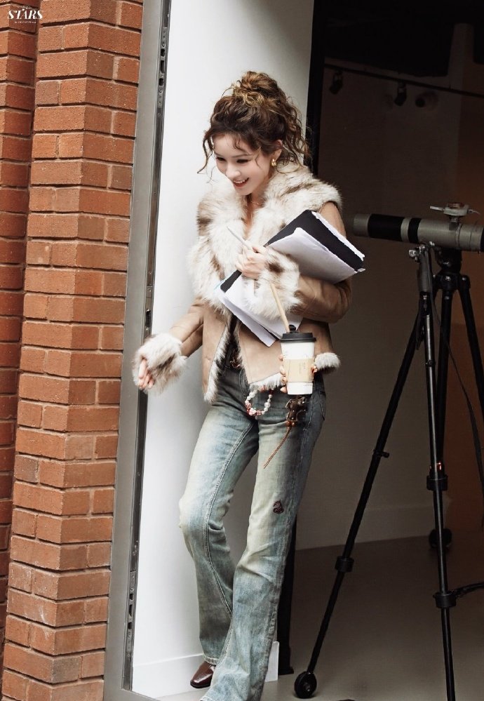 张予曦妈咪变学姐真的会被张予曦的穿搭和颜值折服，每套造型都好看，气质真的太绝了 