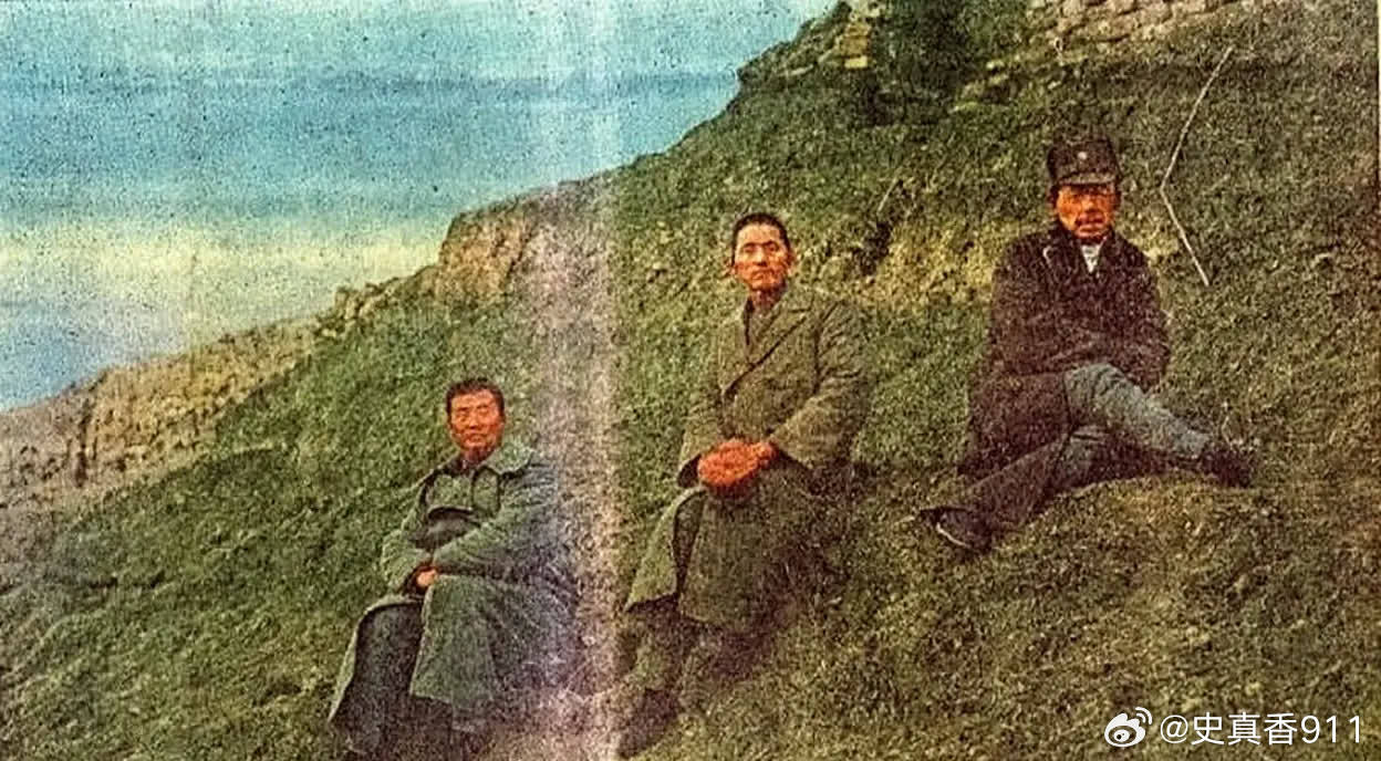 老照片中的历史：二十九军的三个师长。长城抗战期间，二十九军的三个师长在三屯营视察