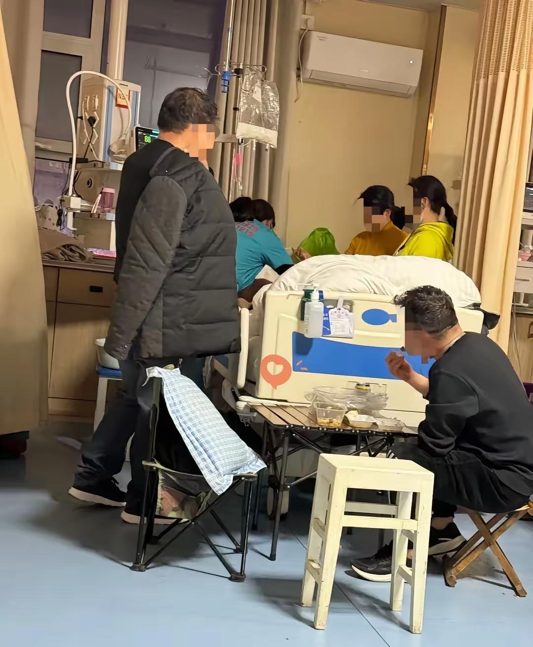 “财产都给了大哥，你们凭什么让我均摊？”
堂姑父在医院病房里大声说出了这句话，在