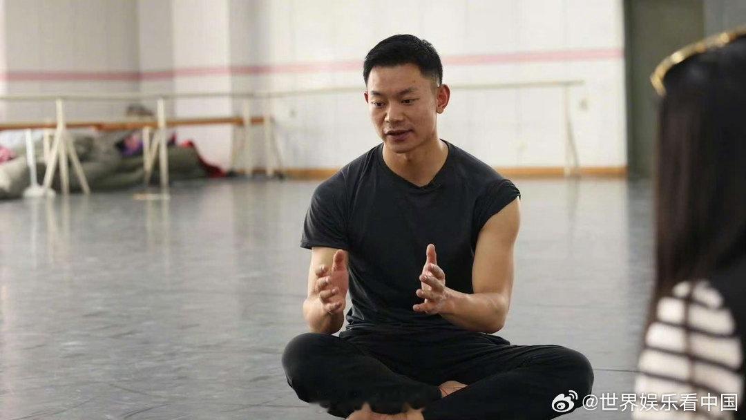 揭秘雨中刀舞破亿播放背后的故事 暴雨、滇池、长刀，构成全网刷屏名场面！袁志平携团