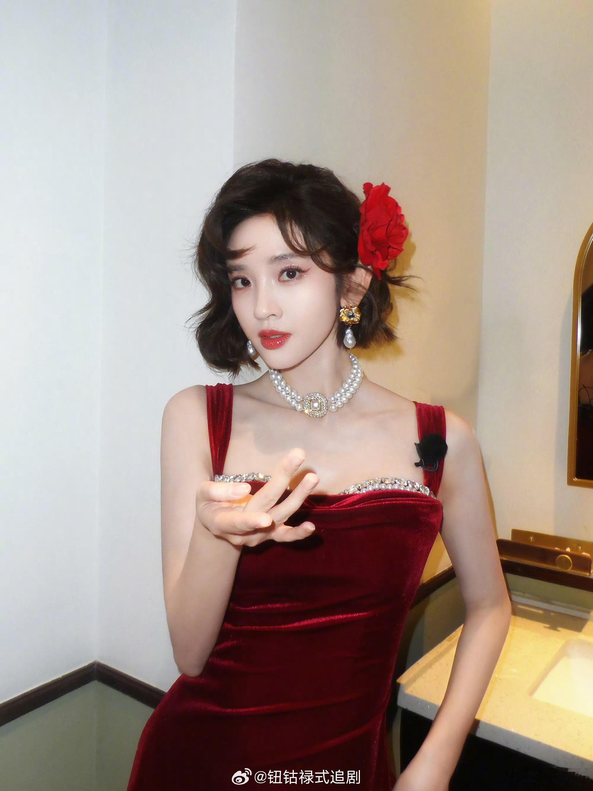 唐艺昕听到私通就想告发孙怡讲国王私通唐艺昕举手告发 一听到“私通”两个字，唐艺昕