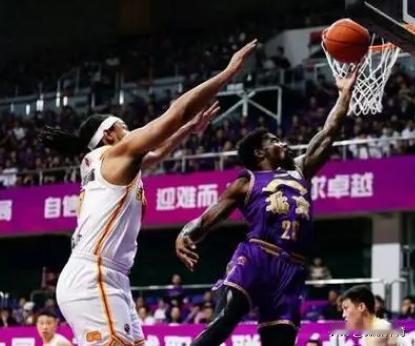 北京时间4月15日19：35，CBA季后赛12进8，深圳主场和北控迎来第三回合的