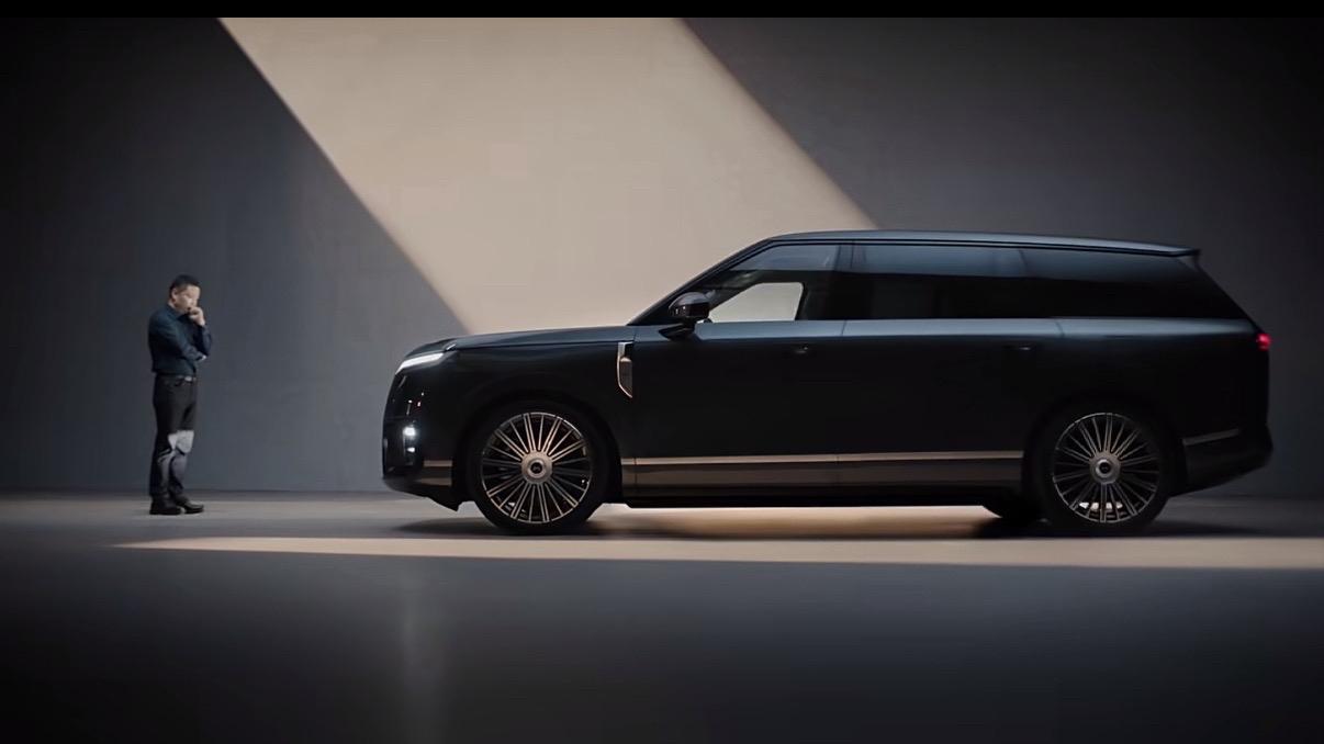 何小鹏带着他的全新旗舰SUV小鹏GX来了，5.3m车长看起来是真大啊，22英寸轮