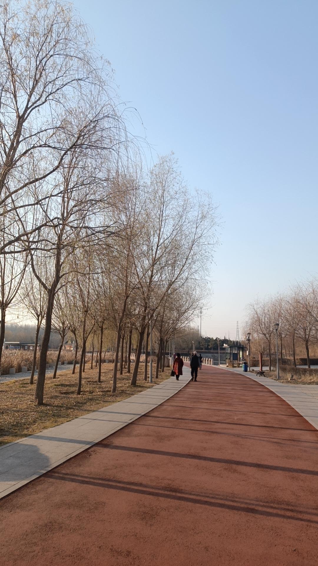 良心做事，诚信做人。我虽是小人物，但我永远会践行这8个字，我还让闺女记牢这8个字