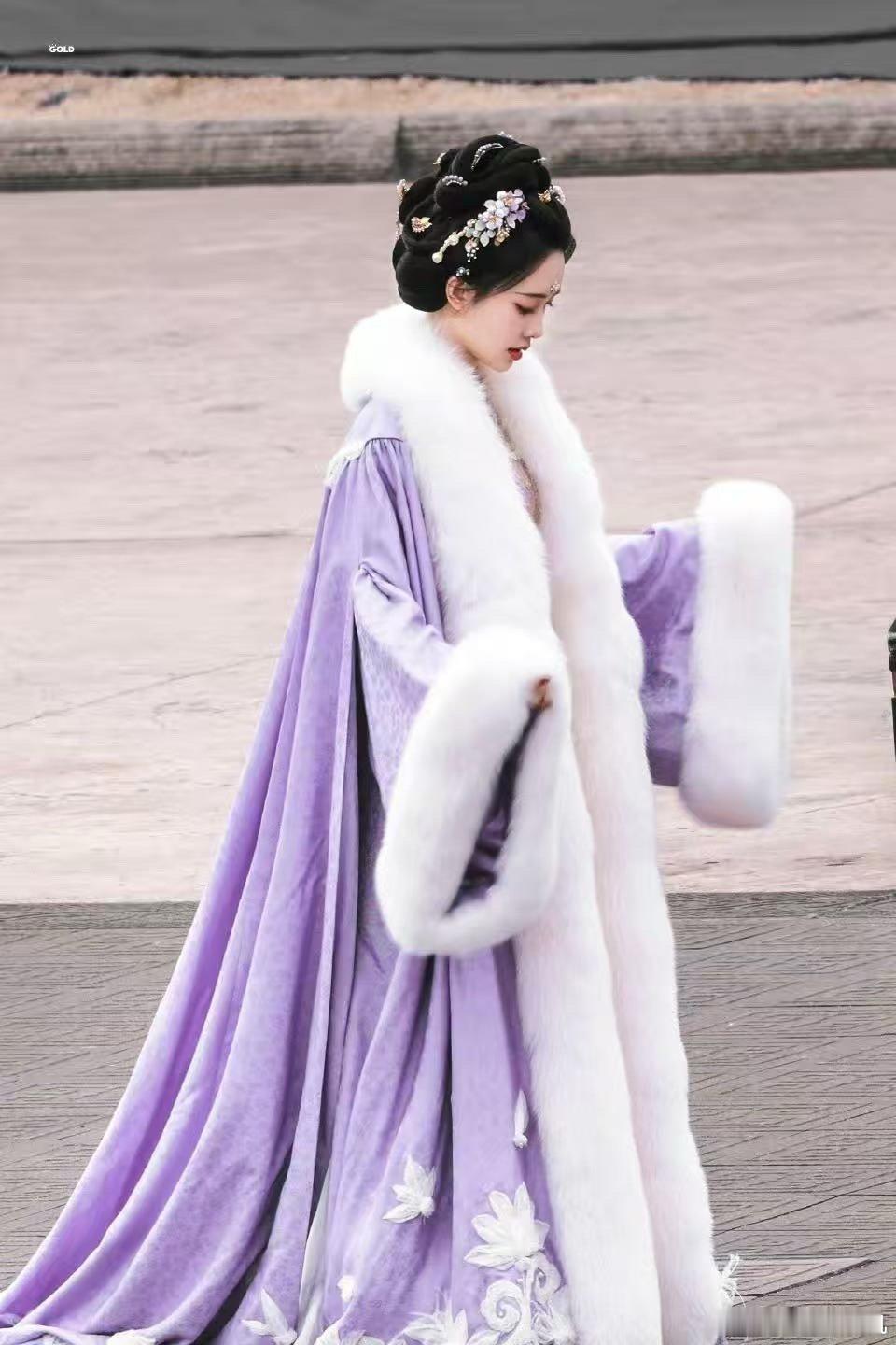 孟子义尚公主杀青应援 孟姐杀青应援排面绝了！大屏应援气场十足，烤全羊更是香到出圈