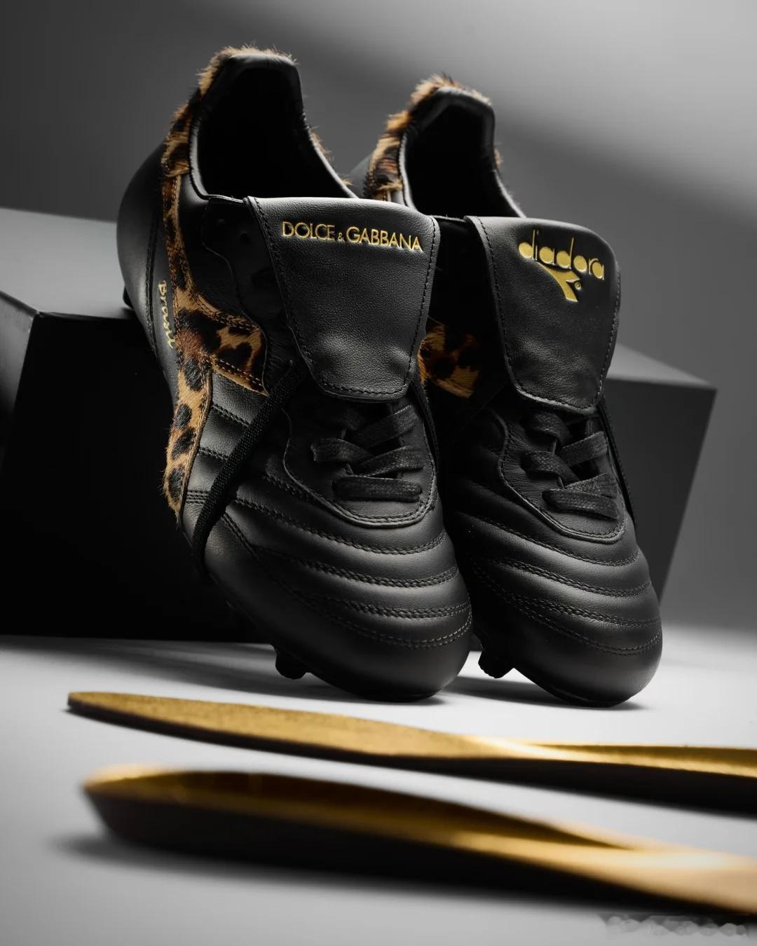 不少鞋圈玩家提前锁定D&G×Diadora联名款，限量发售的企划加上两大品牌背书