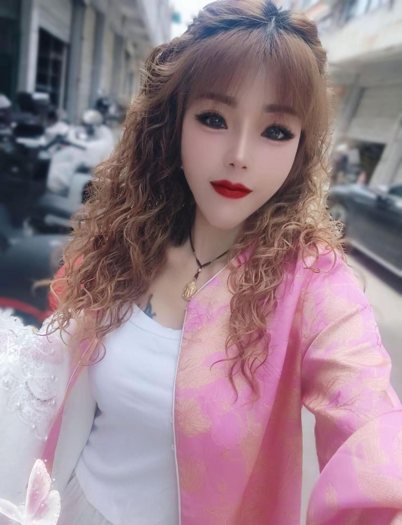 只想把自己养得越来越快乐，平静，其它的都不感兴趣。
