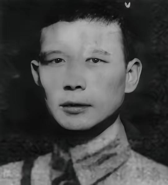 蒋介石此刻暴怒的深层原因，远不止表面看上去那么简单。当时抗战进入第七个年头，前线