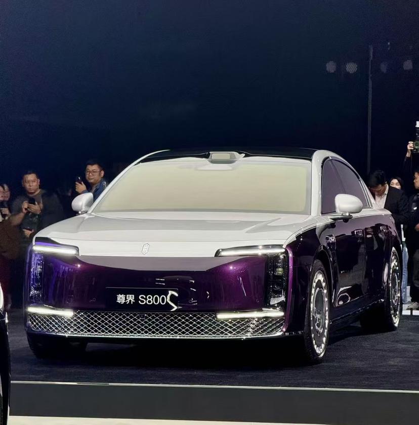 尊界S800 华为与江淮联合打造，定位于中大型轿车，将采用江淮汽车生产线。新车车