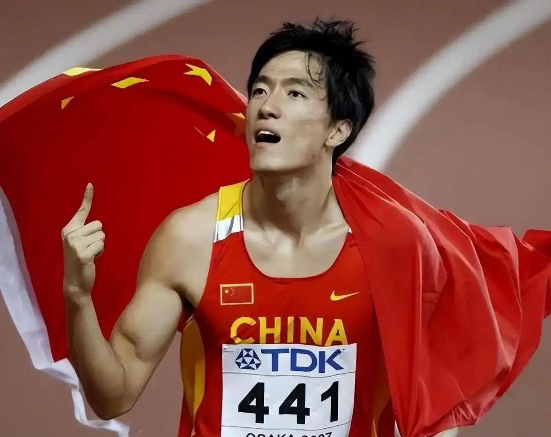 买断，还是当教练。

再不选，编制就没了。

刘翔，被二选一困住了。

挂名团委