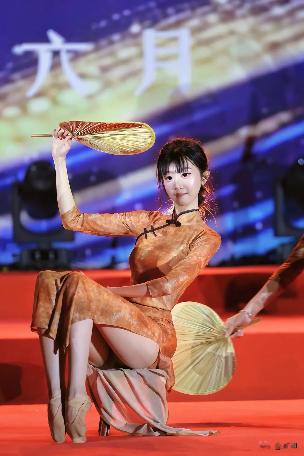 是那夜的芬芳
 还是你的发香