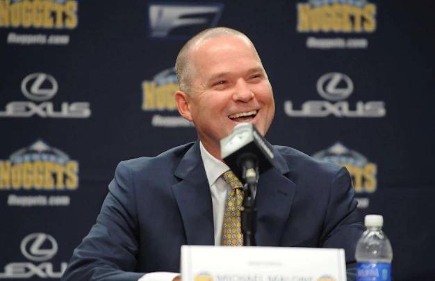 在掘金115-107战胜森林狼的比赛中，有三名球员的表现令人不可思议：
 
1、