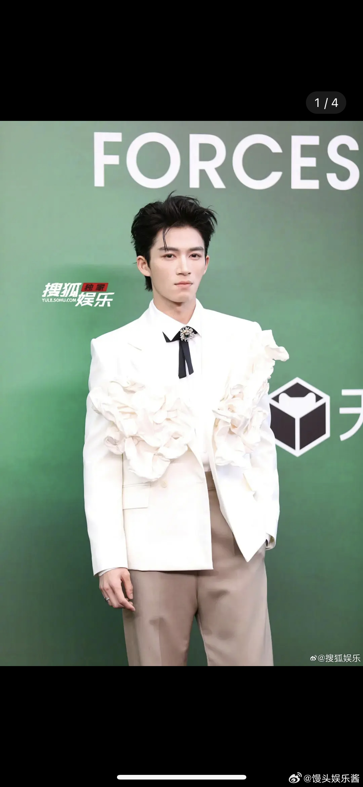 周翊然、王星越被网友说撞衫了，谁驾驭的更好 ​​​