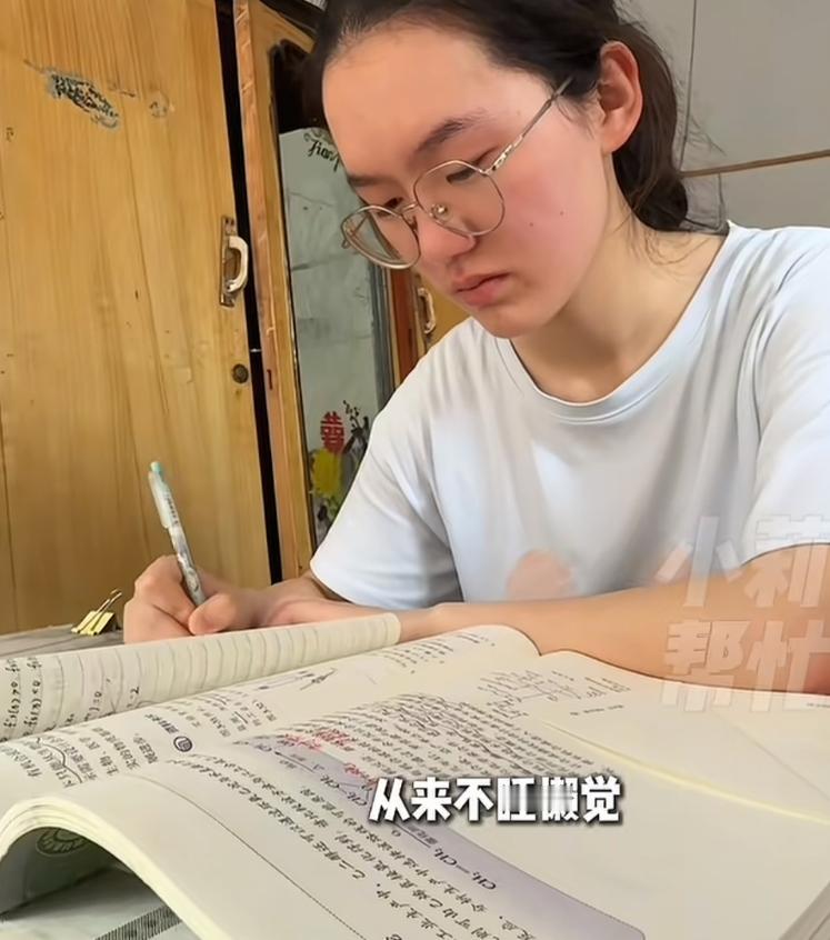 韩雅平拒绝资助，她称：学费学校董事会及当地领导会帮忙解决，生活费到学校后我自己勤