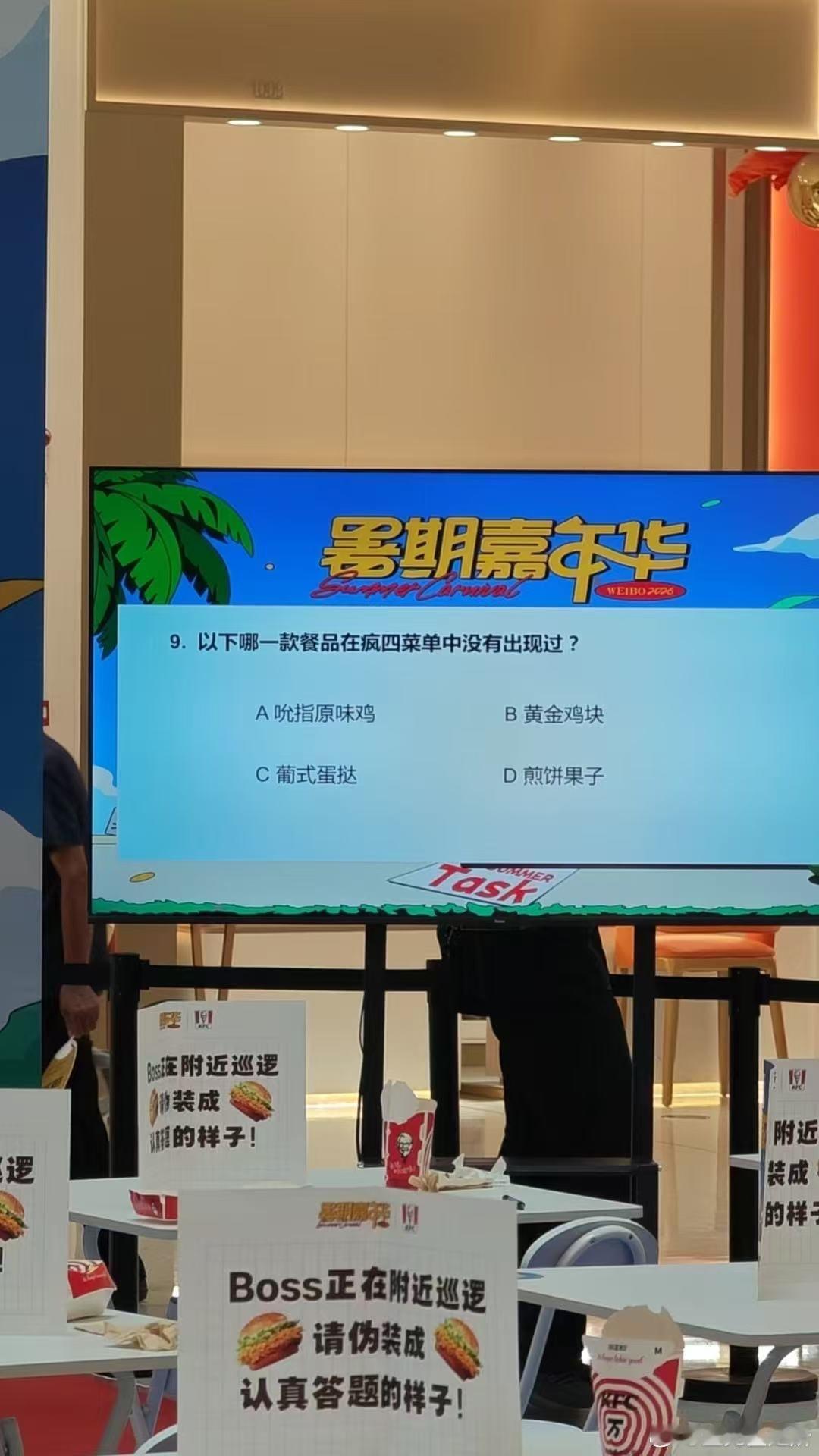 北京首届吃汉堡大赛汉堡争霸赛空降北京，不用比拼颜值穿搭，只需要放开肚皮大口啃肉饼
