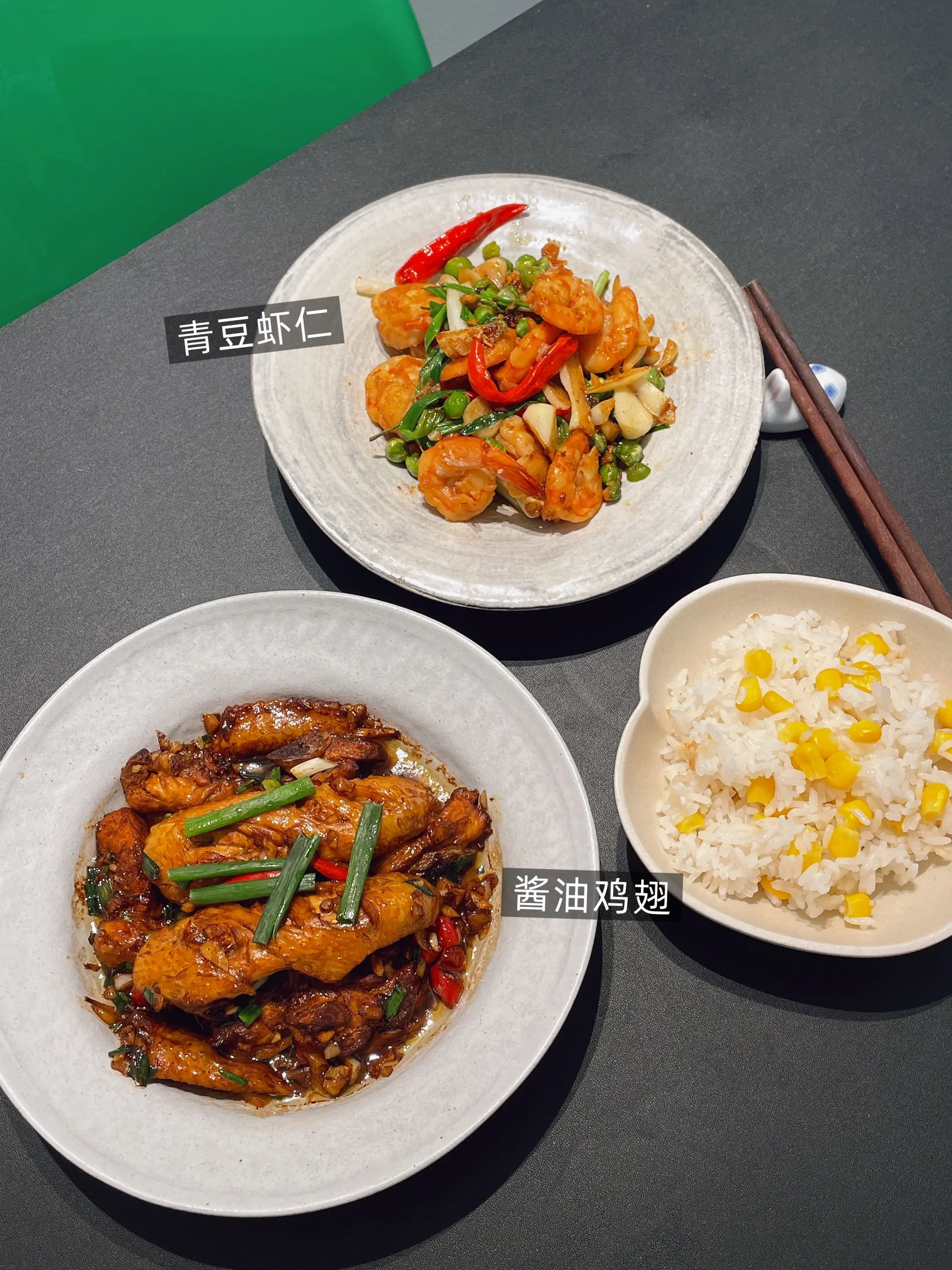 《一人食》中有句话，“我认为擅长做饭的人，也一定擅长生活。”🍚