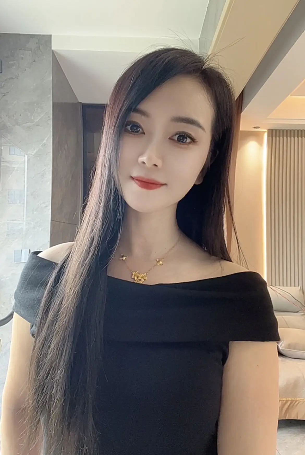 我笑方丈修行苦，方丈笑我没路虎 不负如来不负卿……
