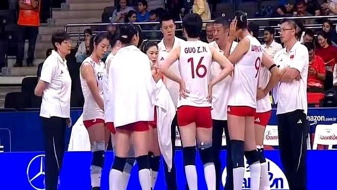 赵勇胆子真大 指挥真活 他注重的不是一两个核心 而是多位置的全员满血。
去年世锦
