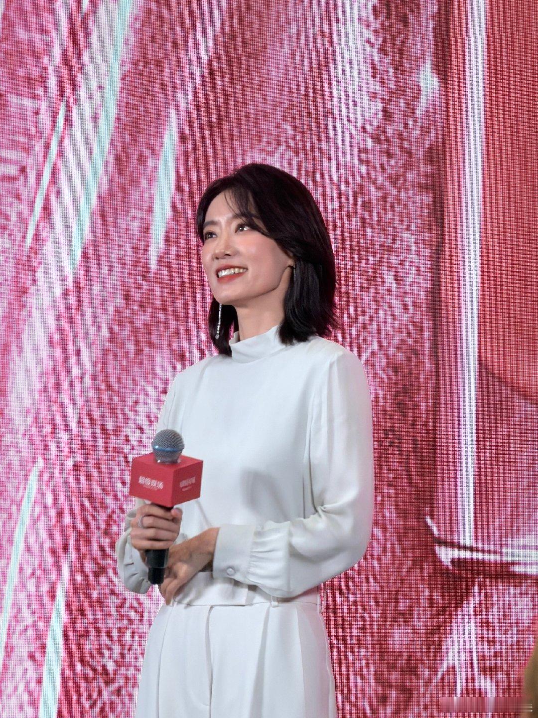 照张小斐这个气血给我调张小斐线下美成这样了谁能拒绝张小斐这种通透红润的好气色，动