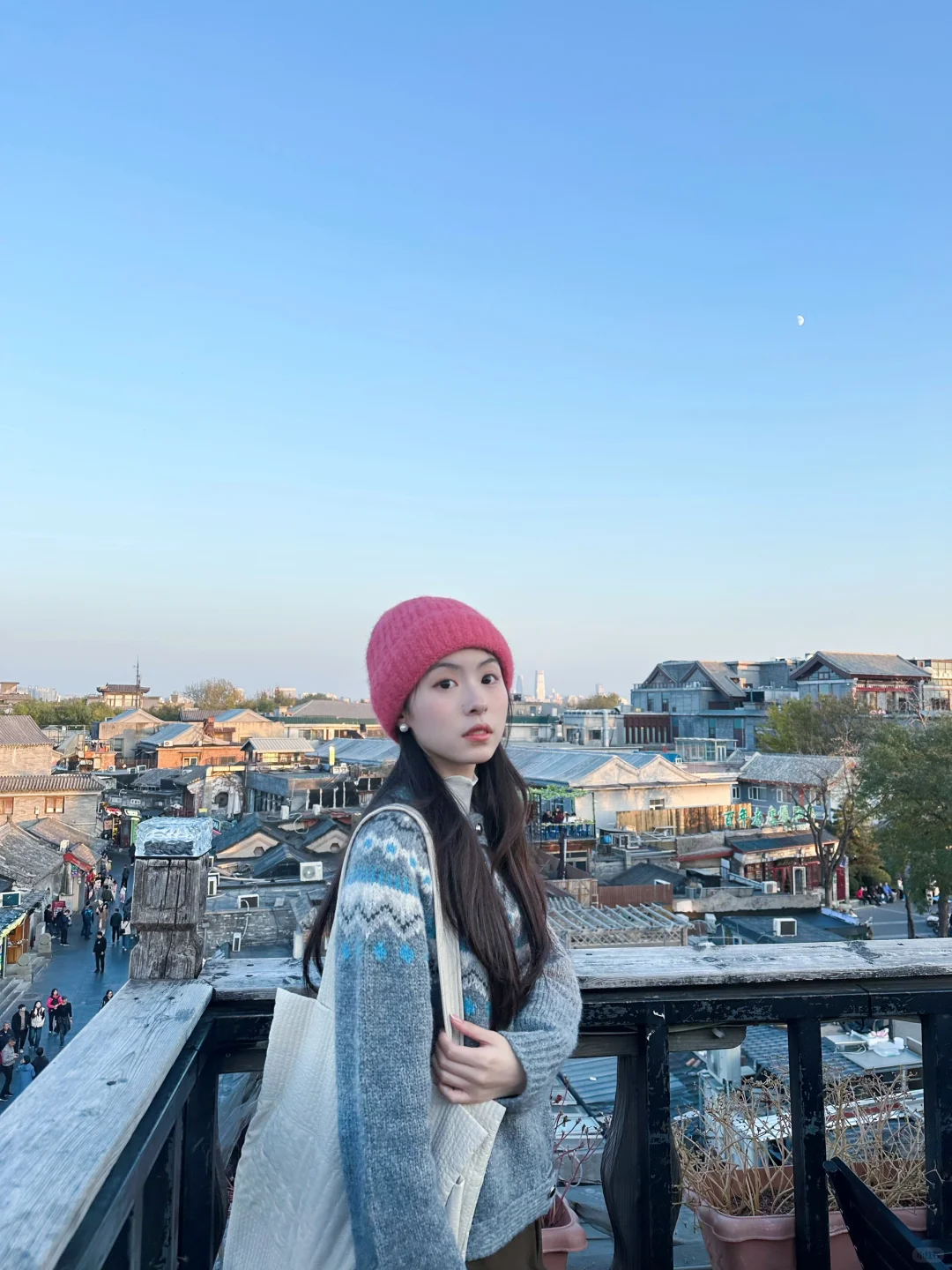 我是个沉默不语的靠着墙壁晒太阳的过客。
