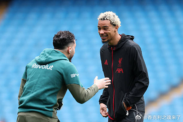 埃基蒂克和切尔基开玩笑 