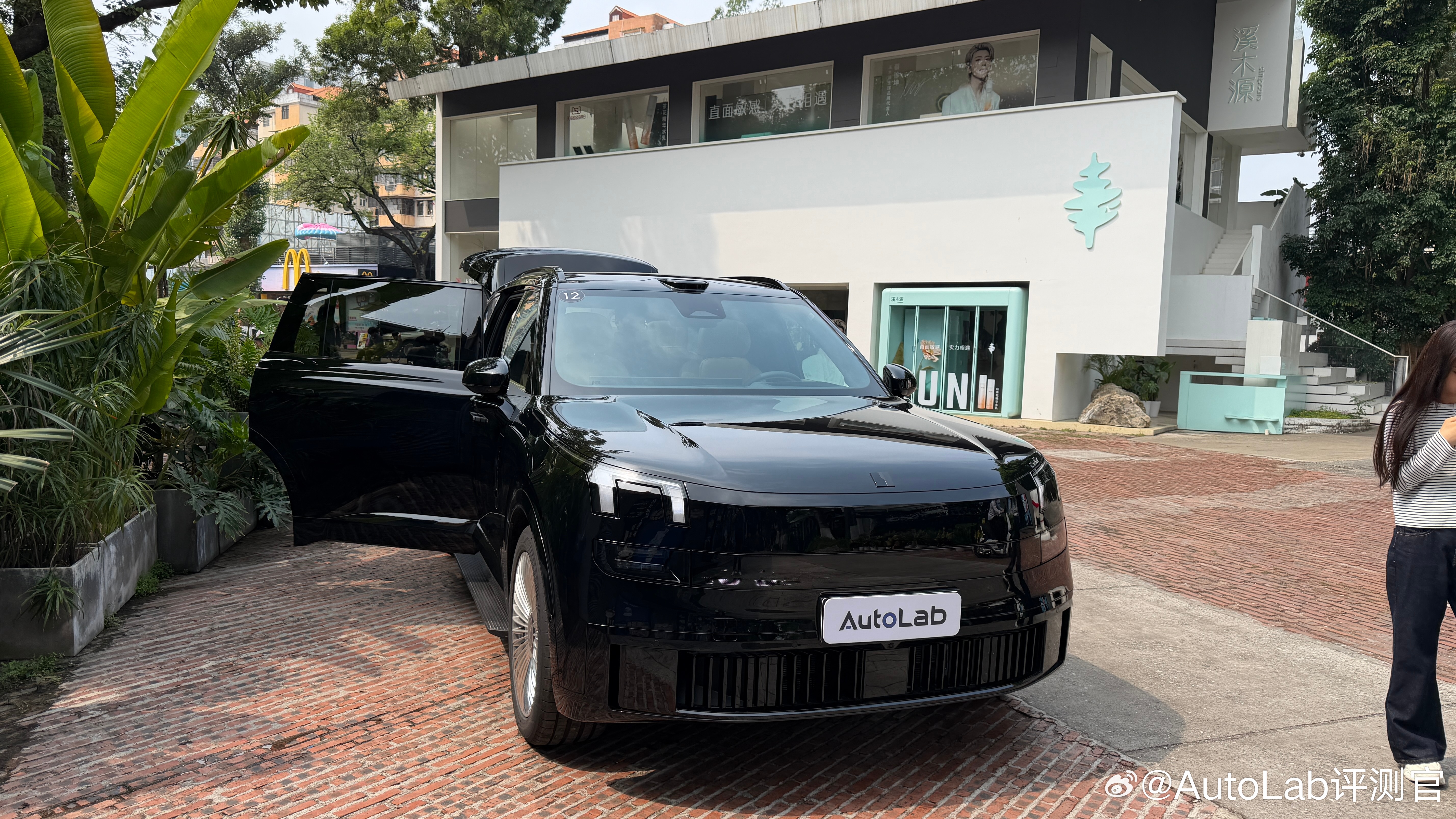 领克900的大五座版作为小家庭用车很合适，空间非常大。5240mm的车长、316