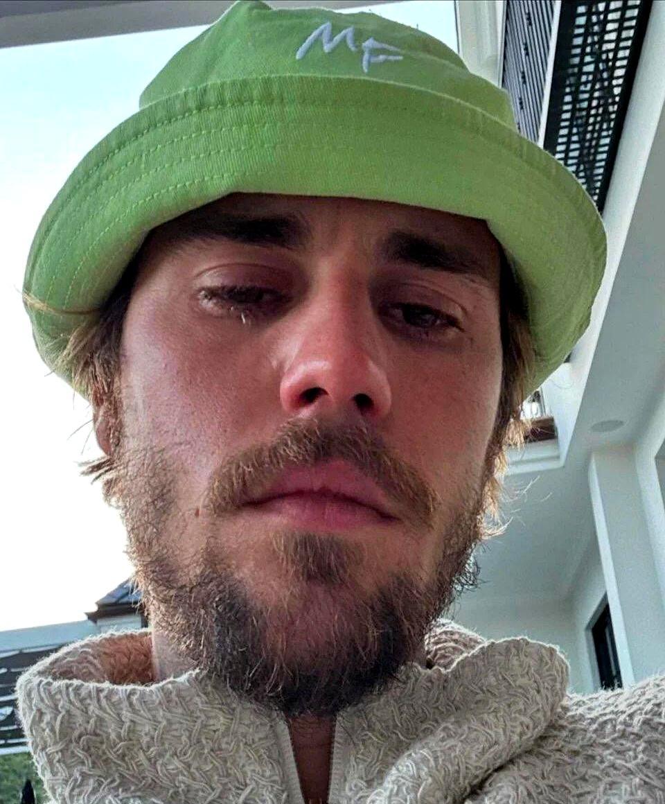 比伯130万美元买的“无聊猿”NFT，现在只值1.2万美元了。
他那张NFT，价