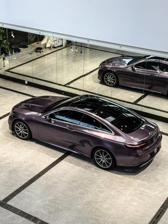 女生的钱都花在审美上了，围观奔驰进化紫