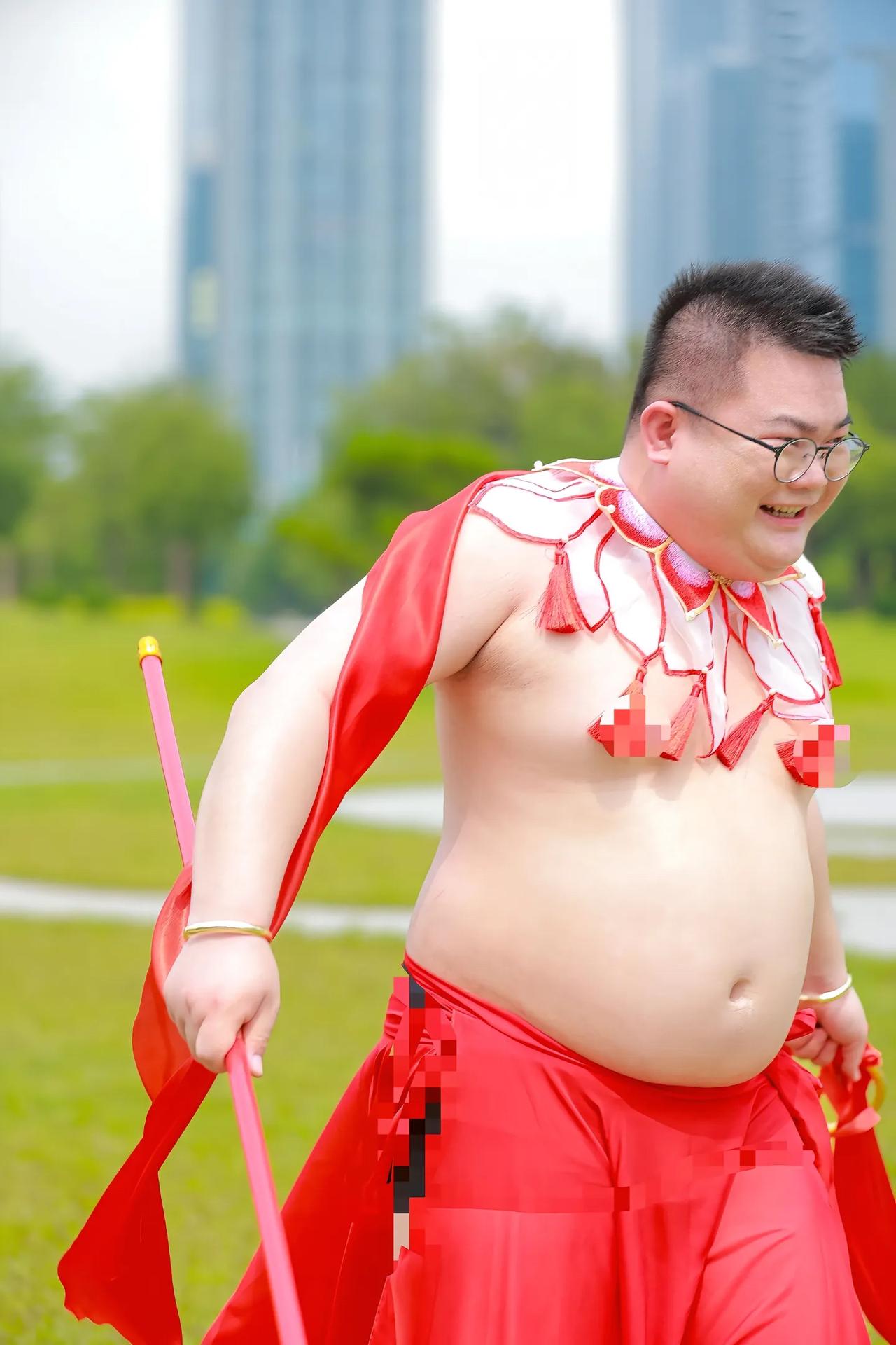 他们说，如果再有一点小胡茬
在成都，将会特别受男同志的青睐
有没有这个说法？ 人