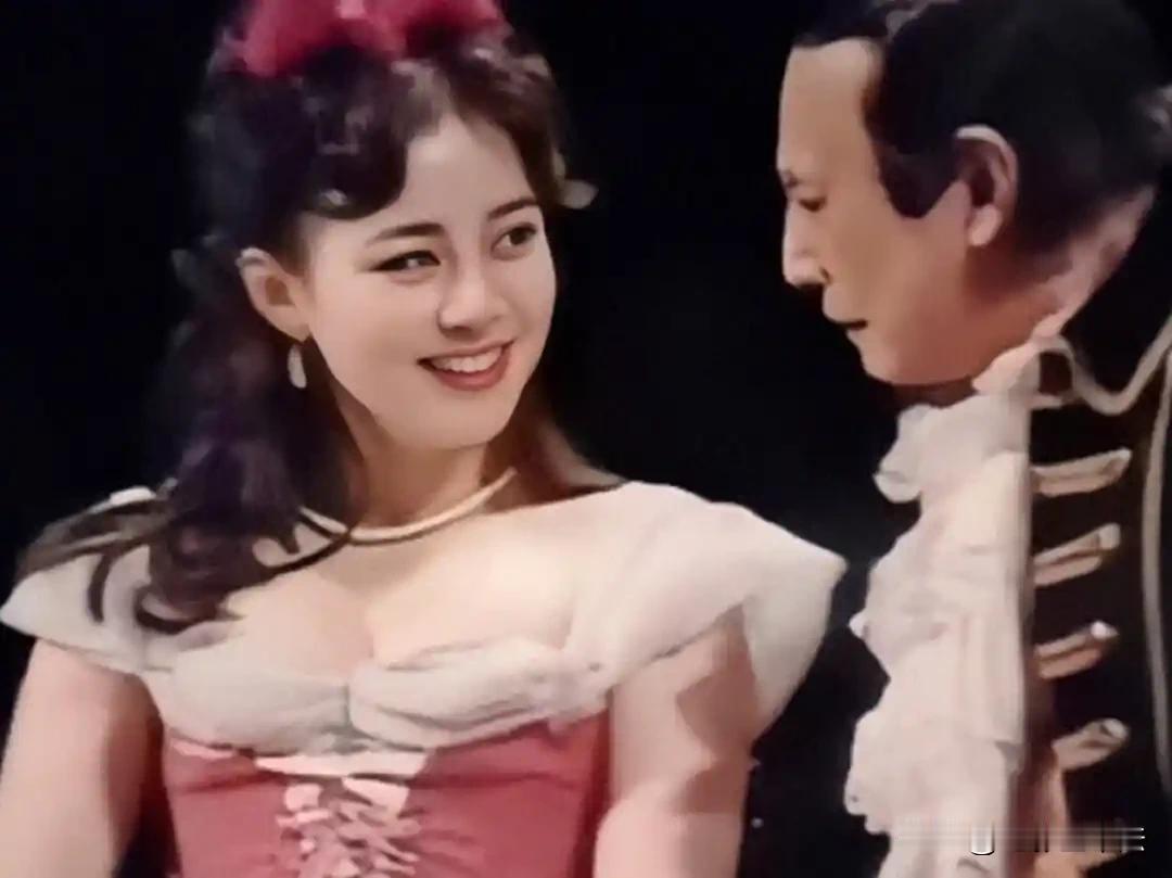 宋丹丹一直认为自己是犹太人后代，因为她小时候时皮肤煞白、头发金黄，不像中国人，她