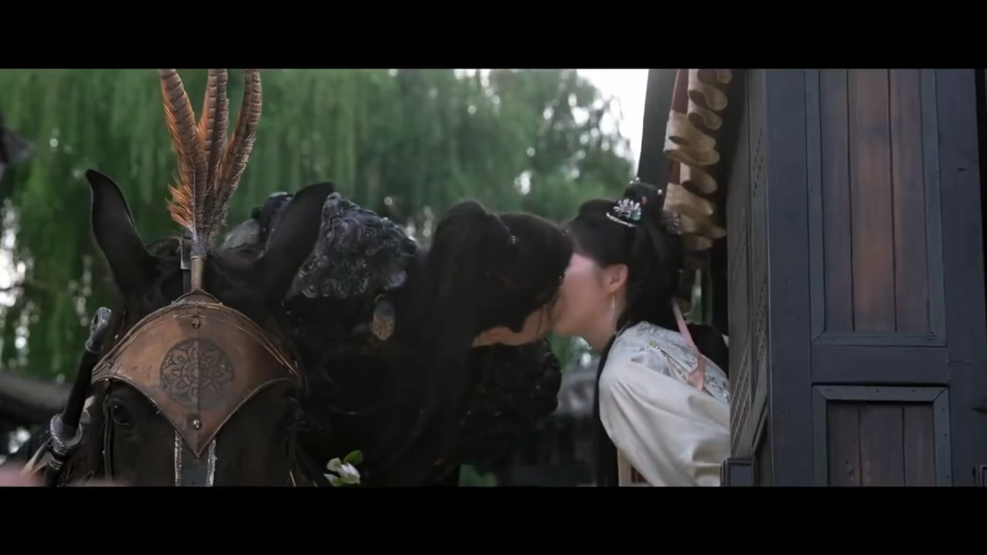 导演:咋没亲上啊？董思成邓恩熙 :亲上啦～两只小鸡太萌了 ​​​