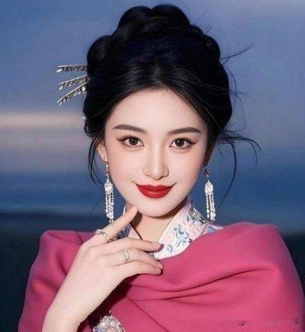 这位美女也太好看了吧！简简单单盘了个古风发髻，配上银钗和流苏耳坠，风吹起几缕碎发