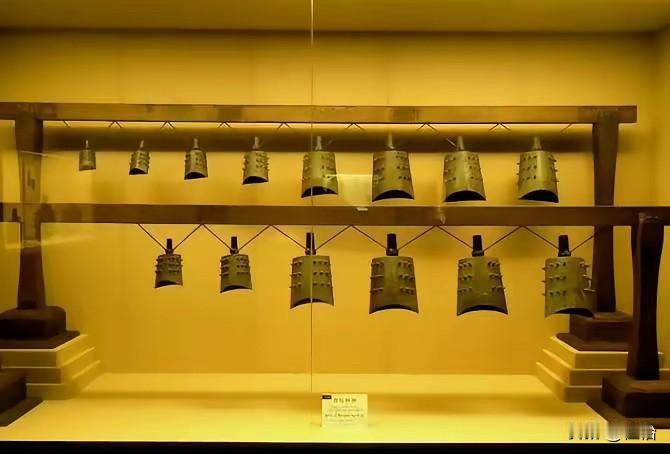 1990年，马承源在香港的一家古玩店里闲逛，却看到角落里有一套青铜编钟。旁人都道