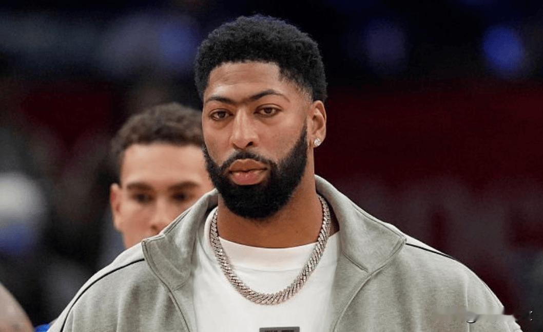 帕金斯又爆料啦！据他说，消息源透露东部第一的活塞队对安东尼 - 戴维斯充满兴趣。