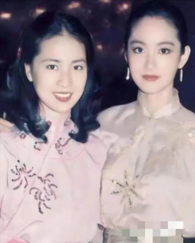 林凤娇林青霞姐妹不一样
林青霞和林凤娇，在当时被并称为“二林”。
林青霞因出演琼