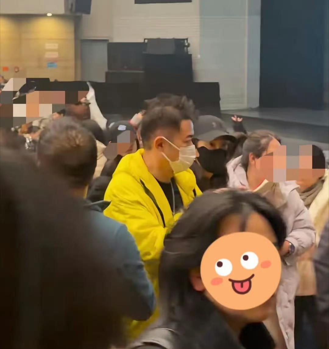 舞剧《牡丹亭》惊现明星观众！任泉发福认不出，李冰冰状态却像少女
 
舞剧《牡丹亭