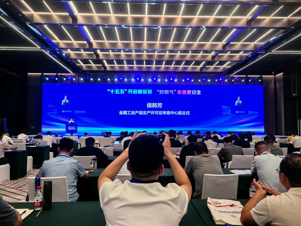 领导在2026年燃气安全交流研讨会上的讲话，跳出以往只强调安全监管的固有思路，直