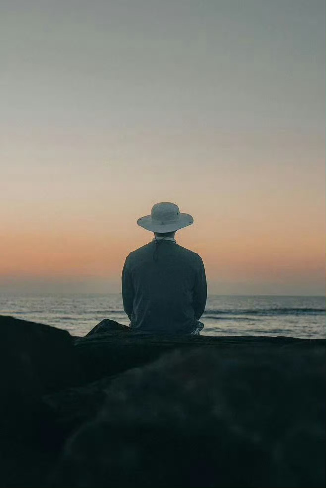生活是属于每个人自己的感受，不属于任何别人的看法。即使你真的被人说坏话，也没有什