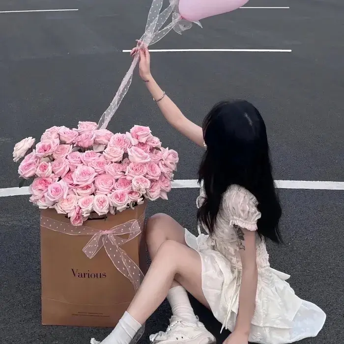 一个女人，单枪匹马的拼命赚钱，你觉得她可怜还是厉害。